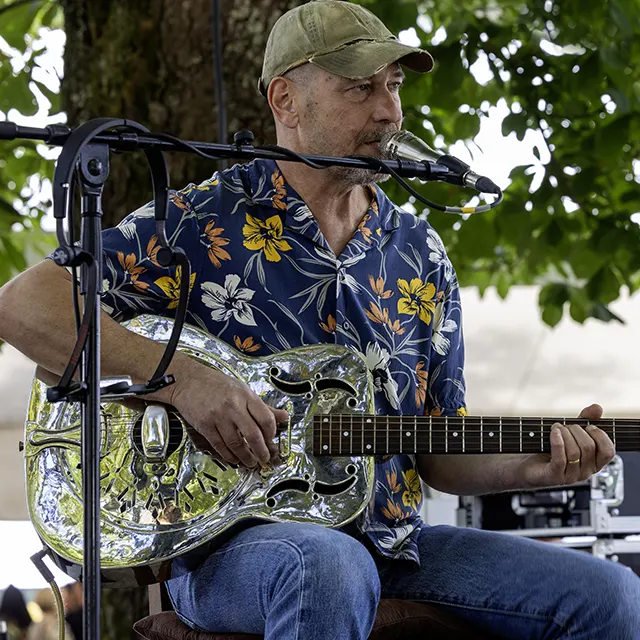 Vidéos de Teddy Costa au Dax Motors n' Blues Festival.