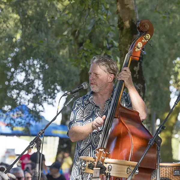 Photo du concert de Seeds avec Jeremy Mc Crae au Festival Motors n' Blues 2024.