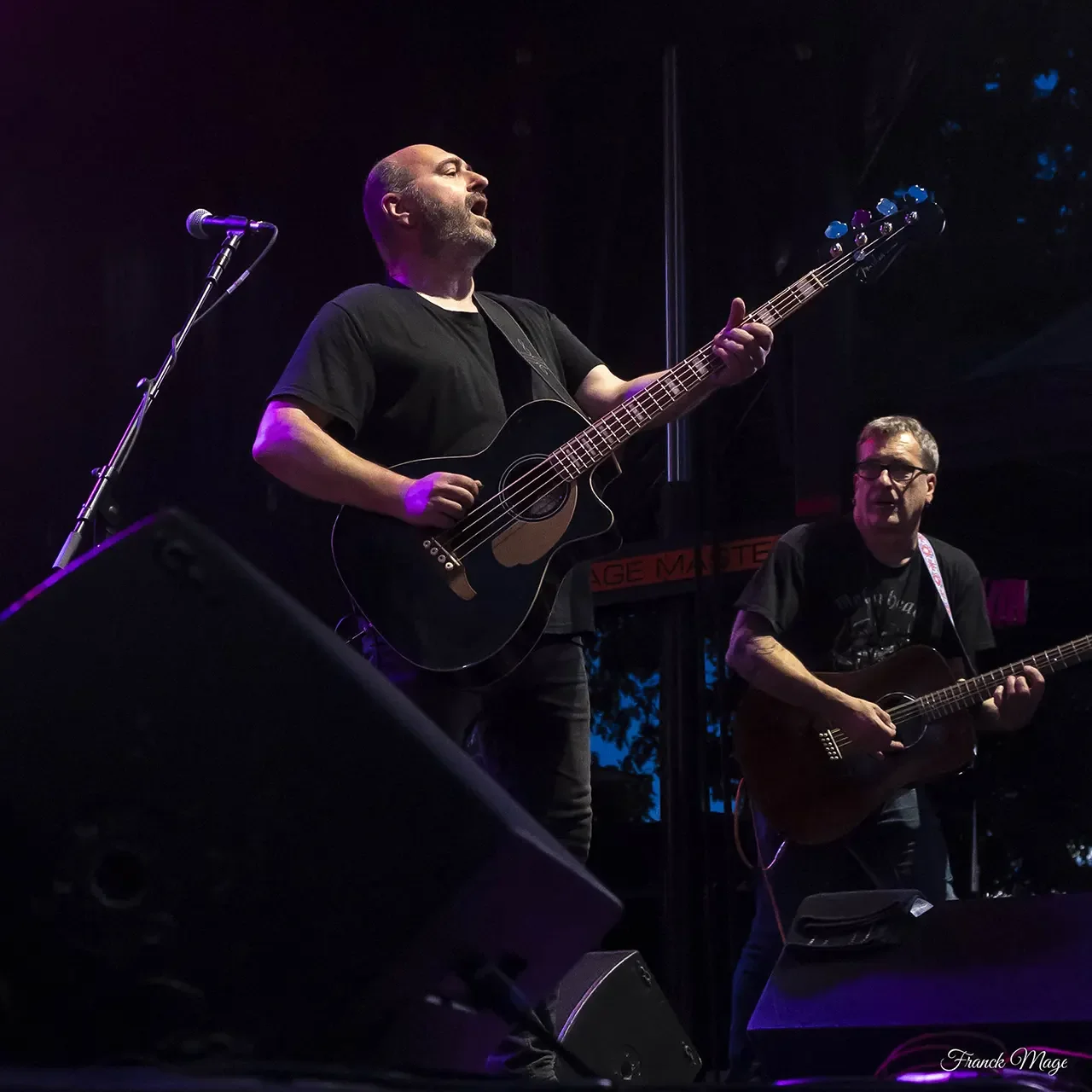 Luc Robène en concert avec The Hyènes au Festival Motors n' Blues à Dax en 2025.