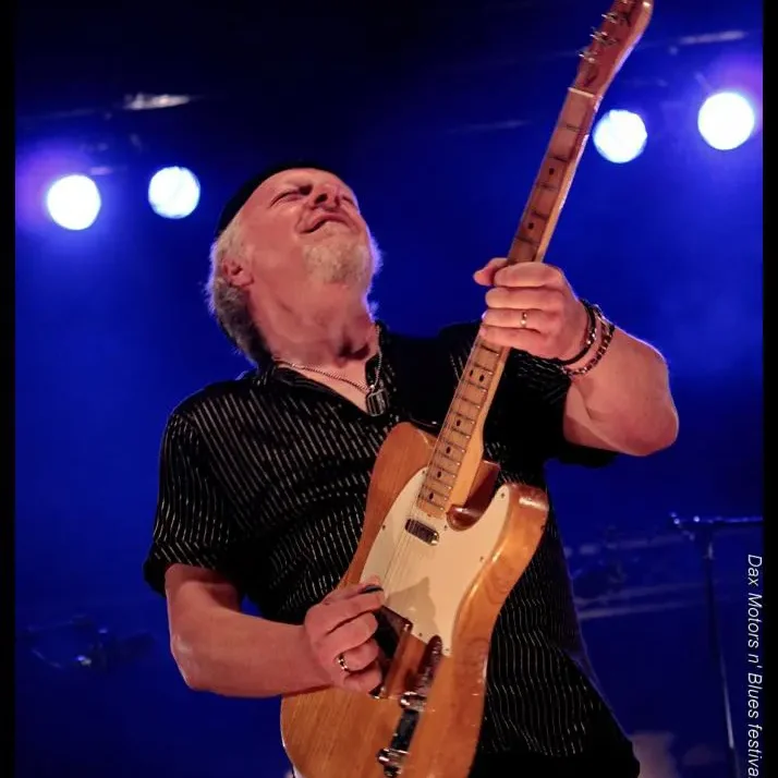 Fred Chapelier en concert à Dax le 5 juillet 2013.