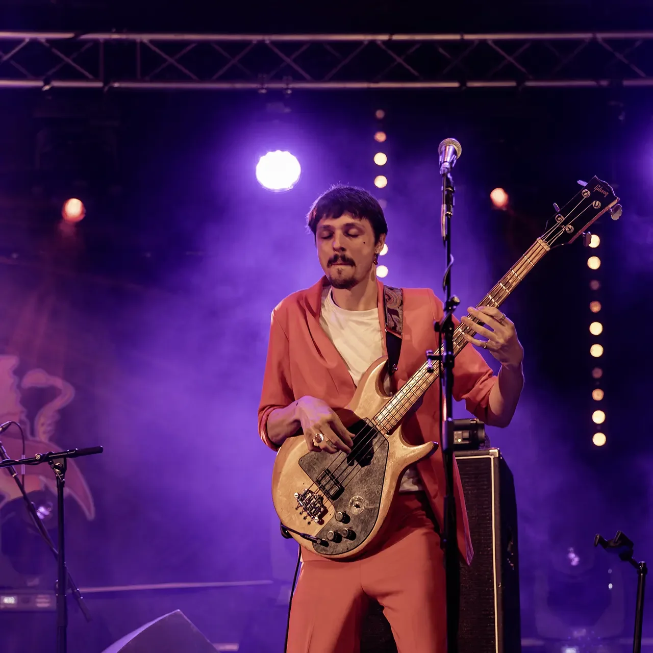 Pierre Cabirol aux chœurs et à la basse accompagne Alyssa Galvan à Dax.