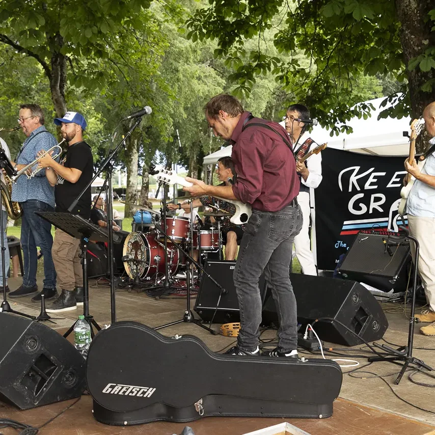 Keep On Groovin Band au Motors n' Blues 2023.