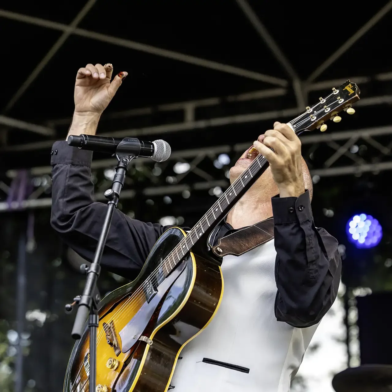 Photos de Nico Wayne Toussaint au Motors n' Blues 2024 par Alain Bats.