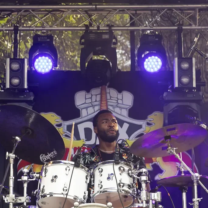 Miss Bee & The Bullfrogs en concert au festival Motors and Blues.