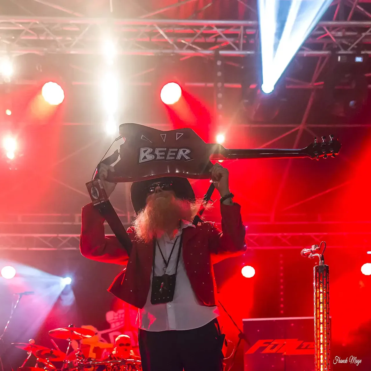 Fuzz Top imite les mythiques ZZ Top, le son blues rock, les barbes, les guitares.