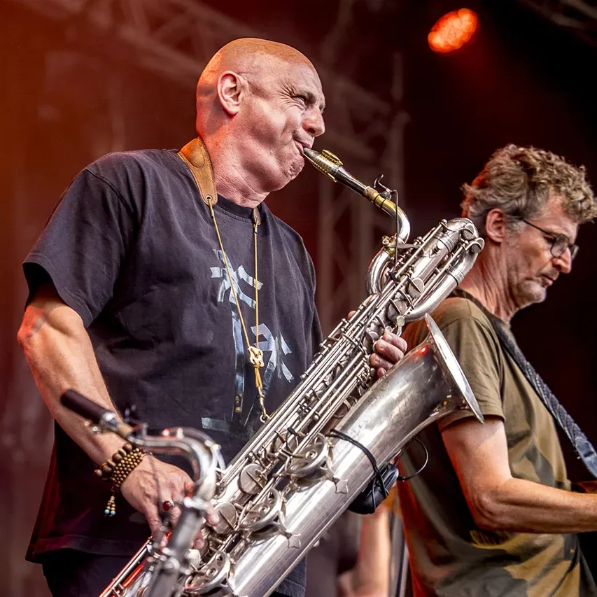 The Hyènes en concert au festival Motors n' Blues de Dax.