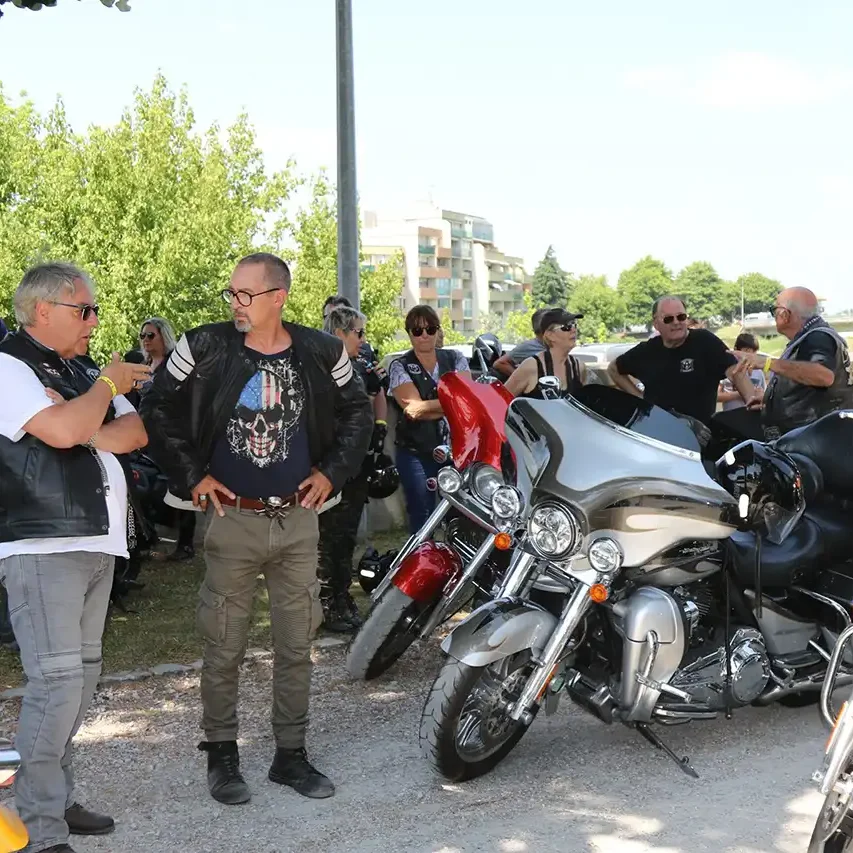 La balade à moto se prépare dans le village DMBF à Dax.
